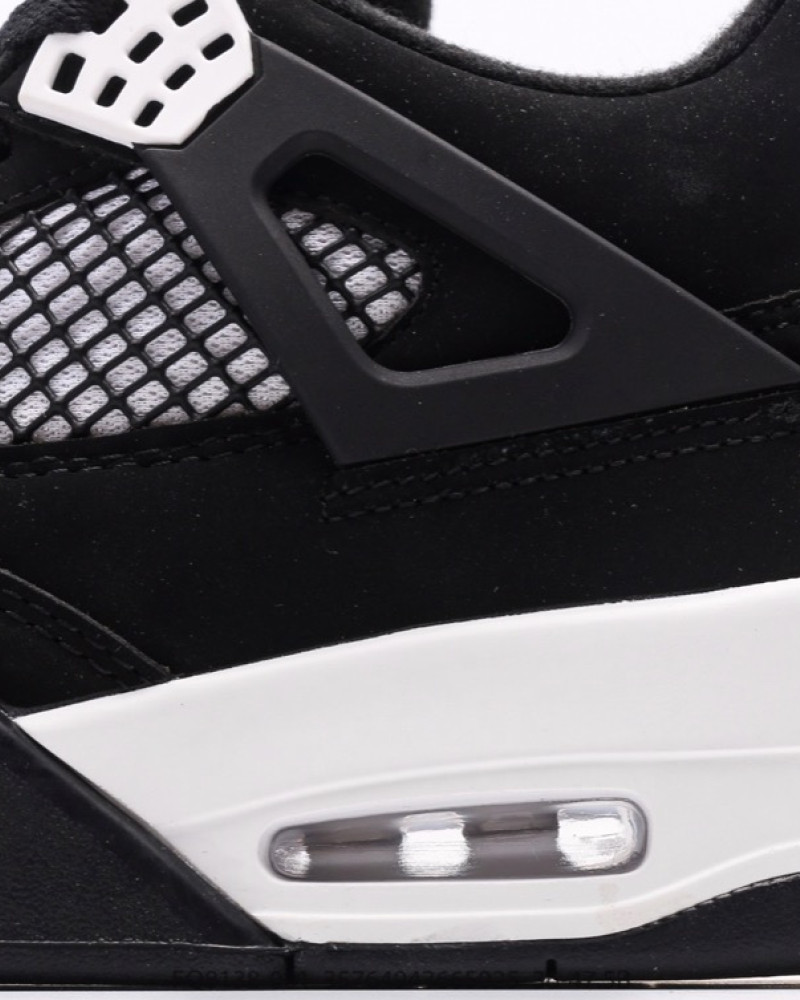 Air Jordan 4s "White Thunder"