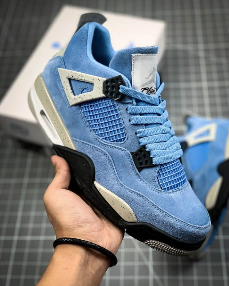 Air Jordan 4 Retro UNC “University Blue”