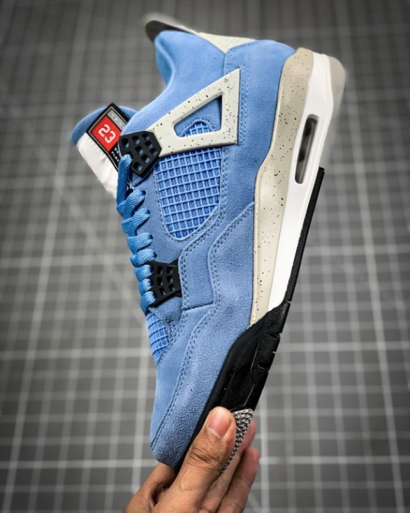 Air Jordan 4 Retro UNC “University Blue”