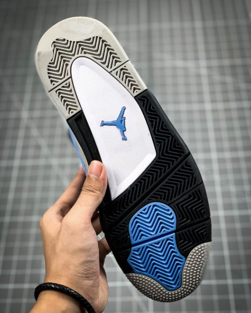 Air Jordan 4 Retro UNC “University Blue”