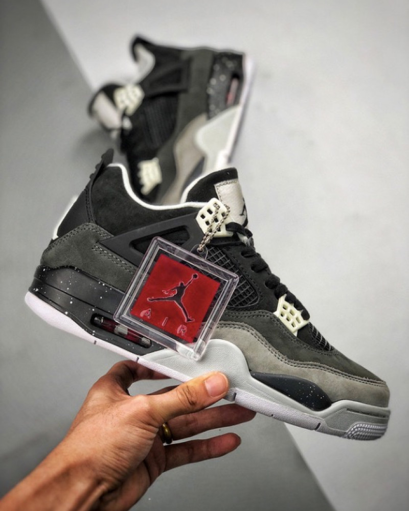 Air Jordan 4 Retro “Fear” 