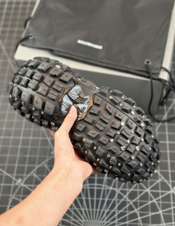 Balenciaga Defender Bouncer Sneaker