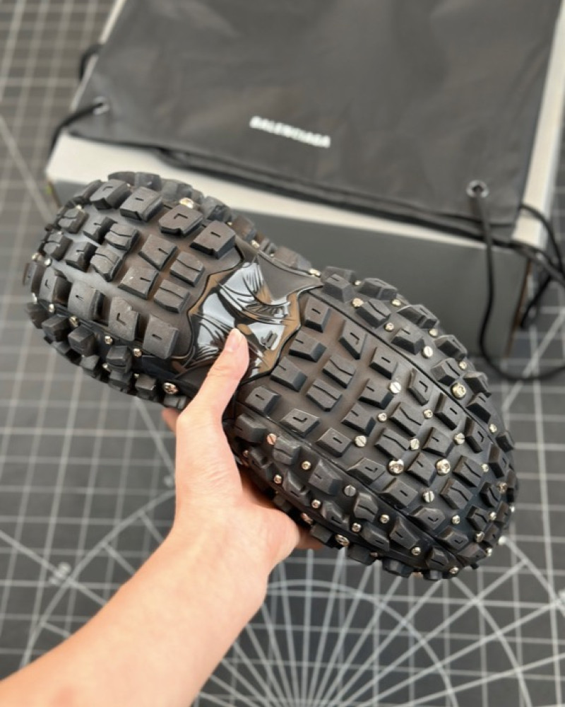 Balenciaga Defender Bouncer Sneaker