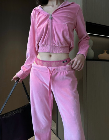 Balenciaga’s Pre-Fall 2024 collection Pink Hoodie and Sweatpants 