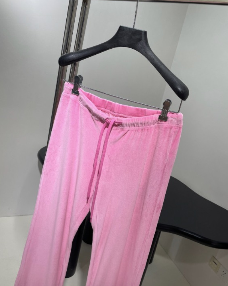Balenciaga’s Pre-Fall 2024 collection Pink Hoodie and Sweatpants 