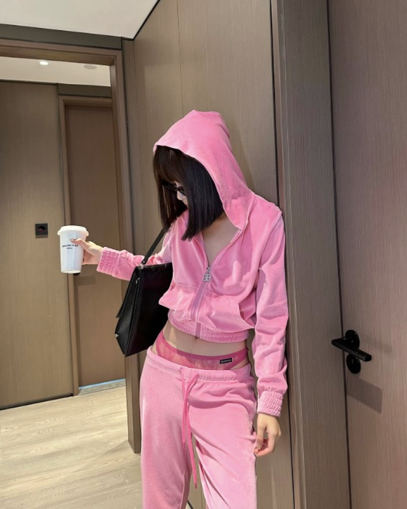 Balenciaga’s Pre-Fall 2024 collection Pink Hoodie and Sweatpants 