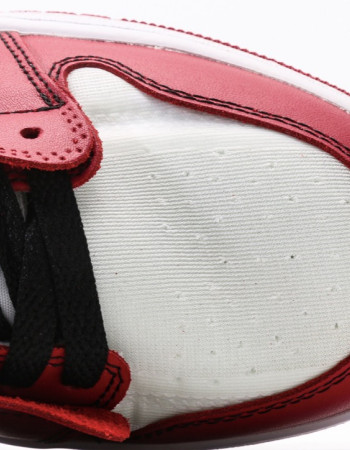 Off-White x Nike Air Jordan 1 "Chicago"