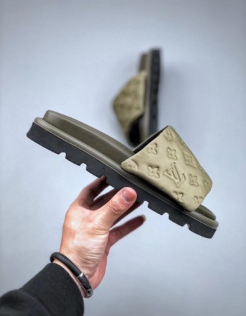 LV Slippers 