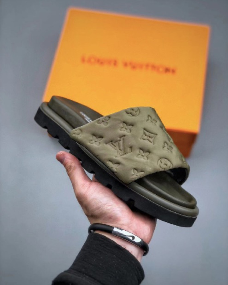 LV Slippers 