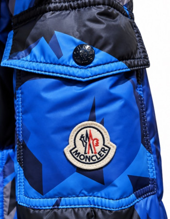 Moncler Mosa Geometric-Print Hooded Down Jacket – Blue/Black/Grey
