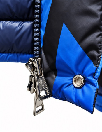 Moncler Mosa Geometric-Print Hooded Down Jacket – Blue/Black/Grey