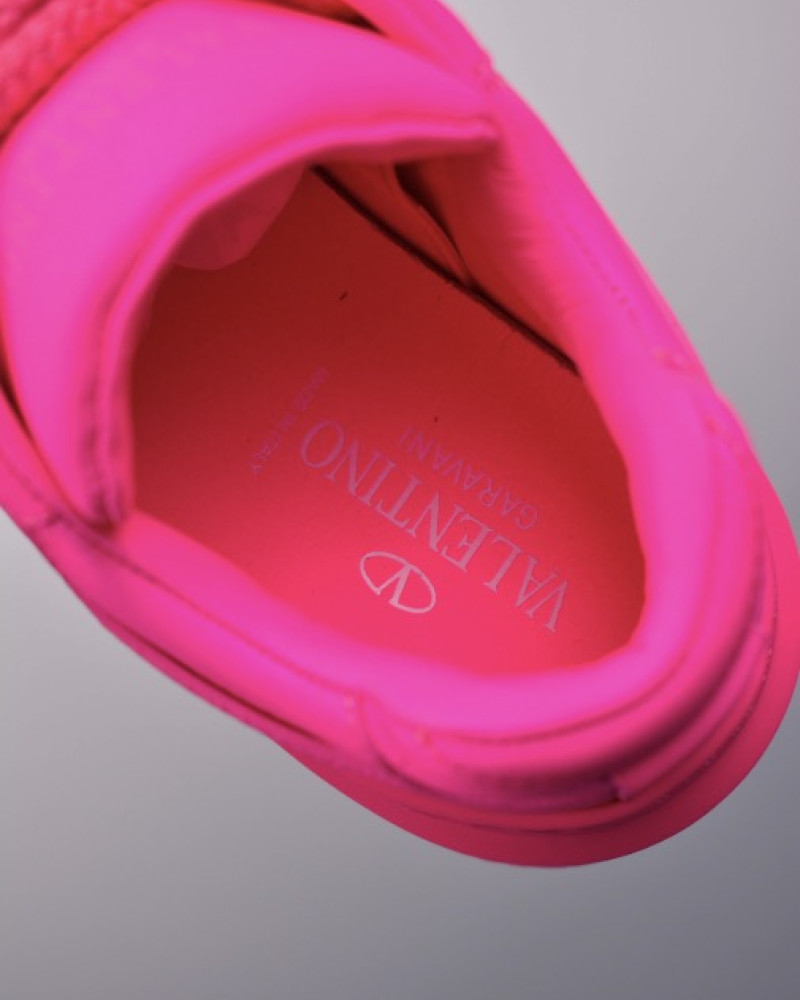  Valentino Garavani One Stud Low-Top Sneakers Neon Pink