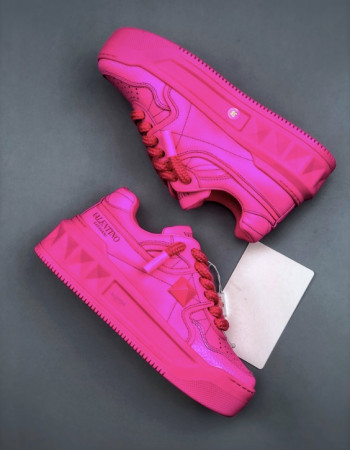  Valentino Garavani One Stud Low-Top Sneakers Neon Pink