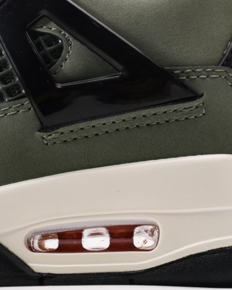 Air Jordan 4 "Undefeated" 