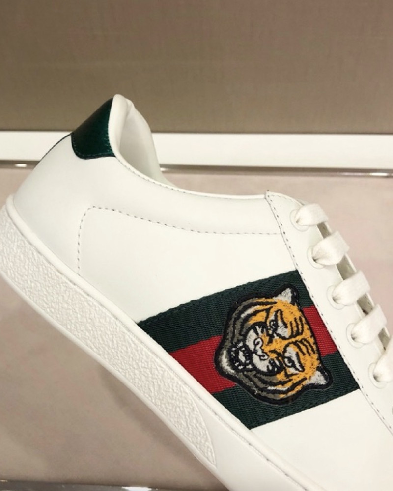 Gucci Ace Sneakers Embroidered Tiger 