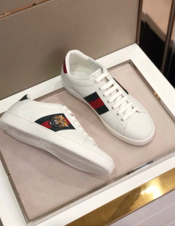 Gucci Ace Sneakers Embroidered Tiger 