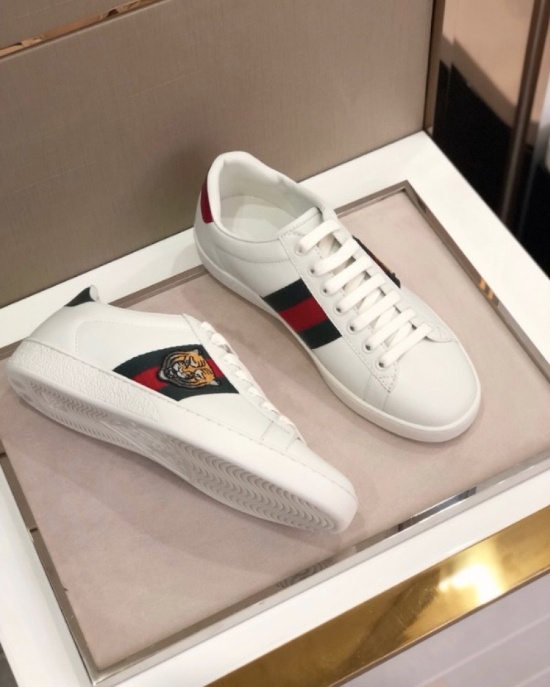 Gucci Ace Sneakers Embroidered Tiger 