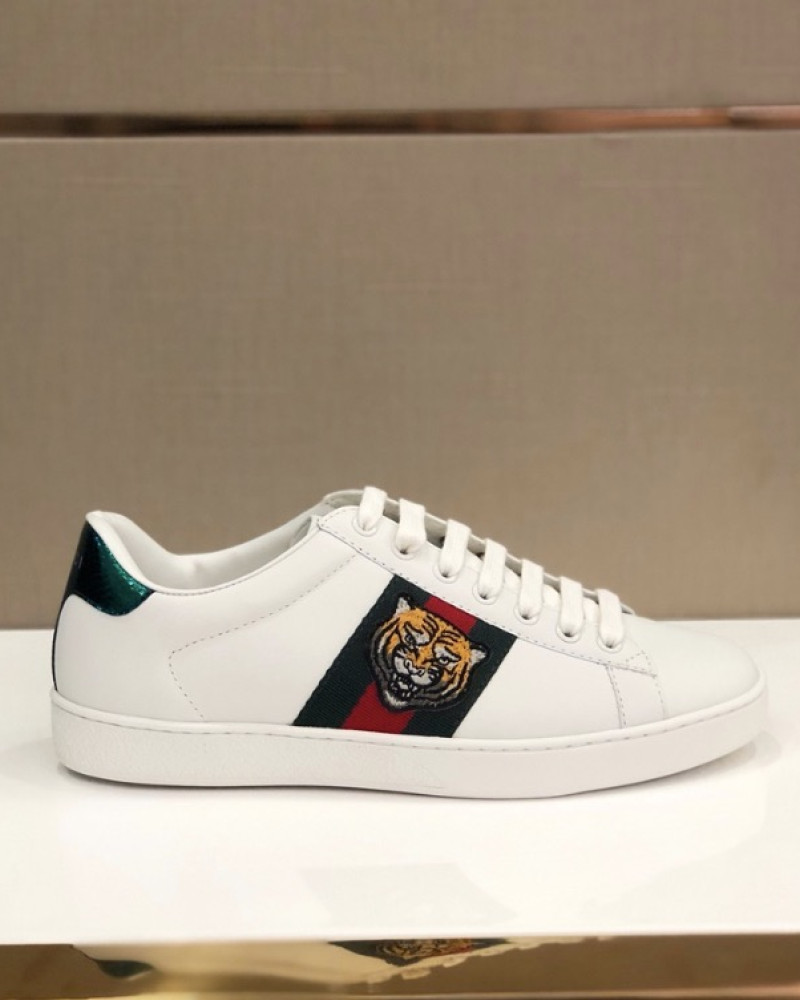 Gucci Ace Sneakers Embroidered Tiger 