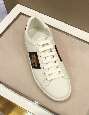 Gucci Ace Sneakers Embroidered Tiger 