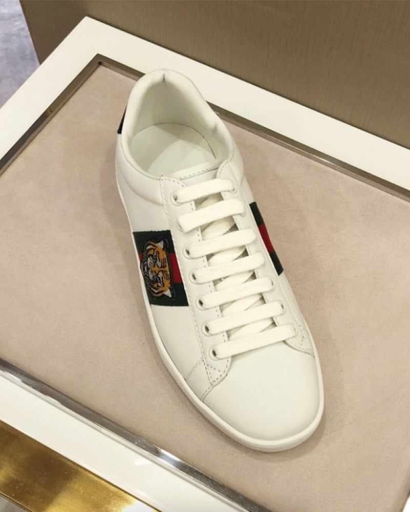 Gucci Ace Sneakers Embroidered Tiger 